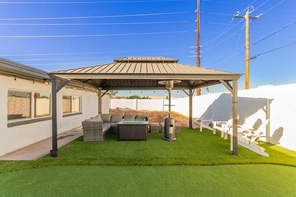 Holiday home Minutes Old Town Pool Spa Bikes Golf Green Scottsdale