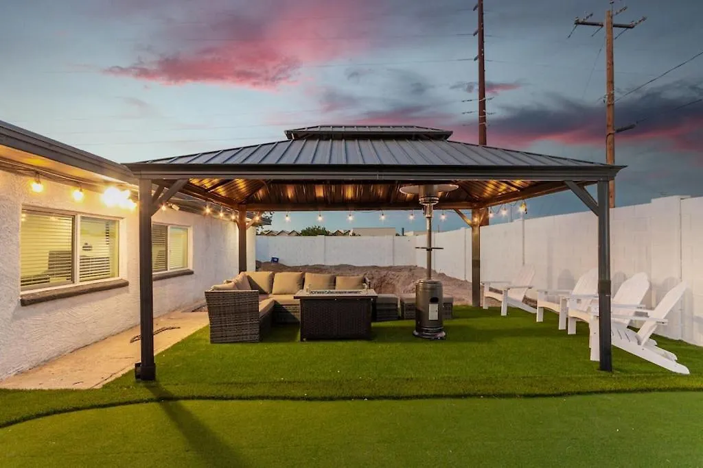 Holiday home Minutes Old Town Pool Spa Bikes Golf Green Scottsdale